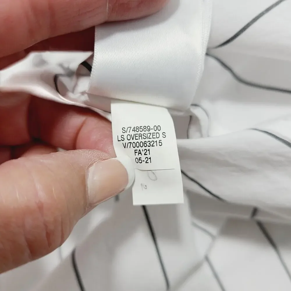 Banana Republic Button Front White w/Gray Size PM OVERSIZED **PRE-OWNED**